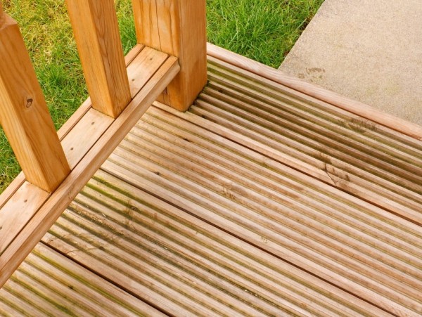 Pressure cleaning timber decks